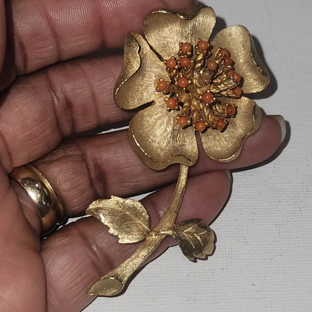 Vintage Gold Tone Flower Brooch Coral Bead Accent Floral Pin Ledo 1961‎